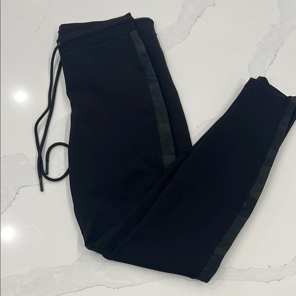 Sanctuary Runway Leggings with Camo Side Stripes